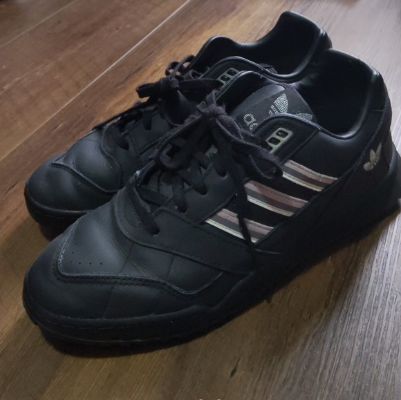 ADIDAS TRAINERS - Picture 1 of 3
